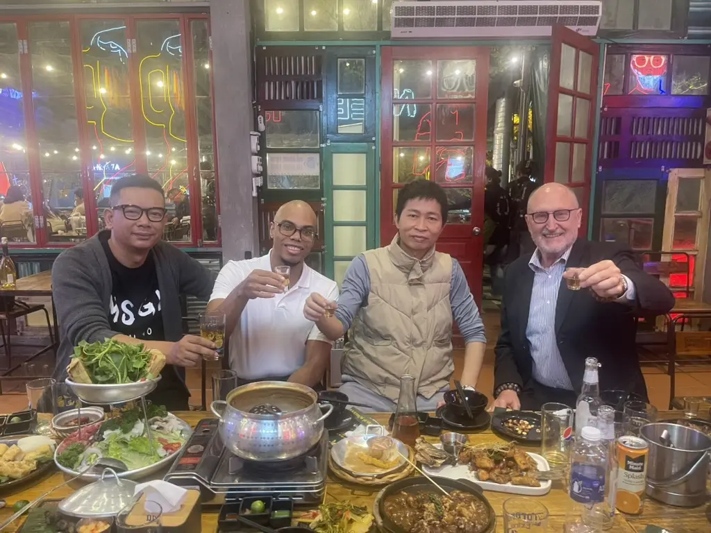 Giao lưu cùng bạn bè quốc tế