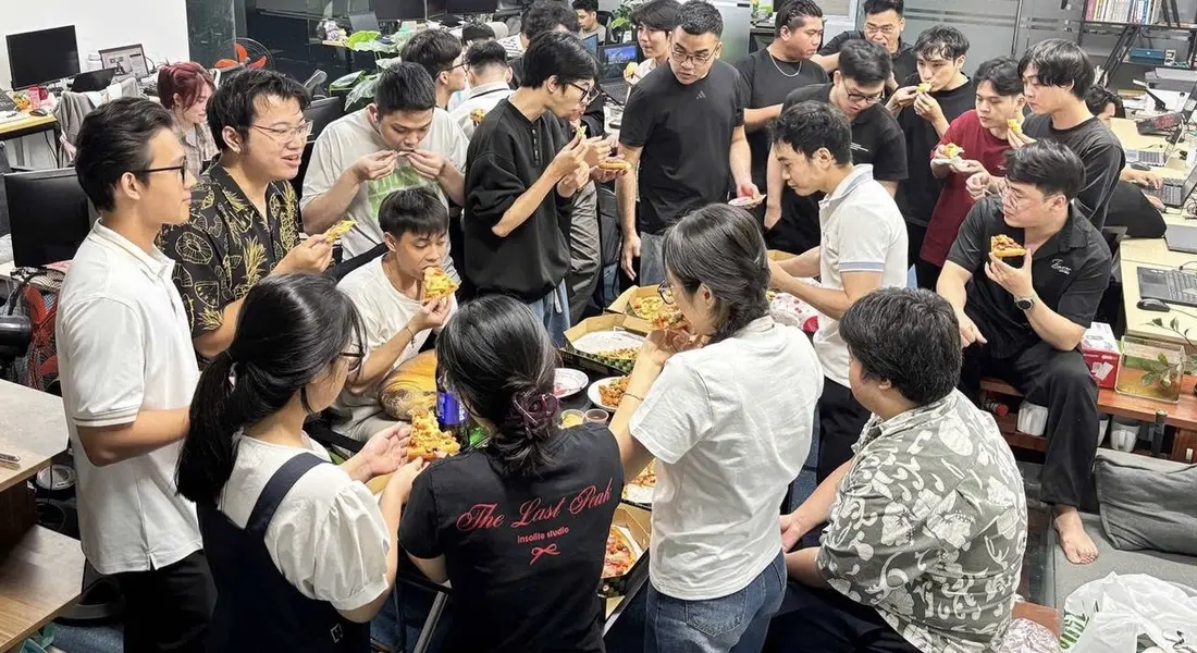 Bữa pizza ngay tại văn phòng